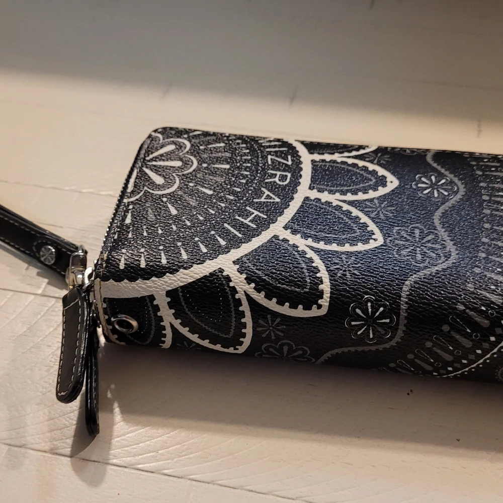 Isaac Mizrahi Black and White Patterned Wallet Wristlet - Picture 12 of 12